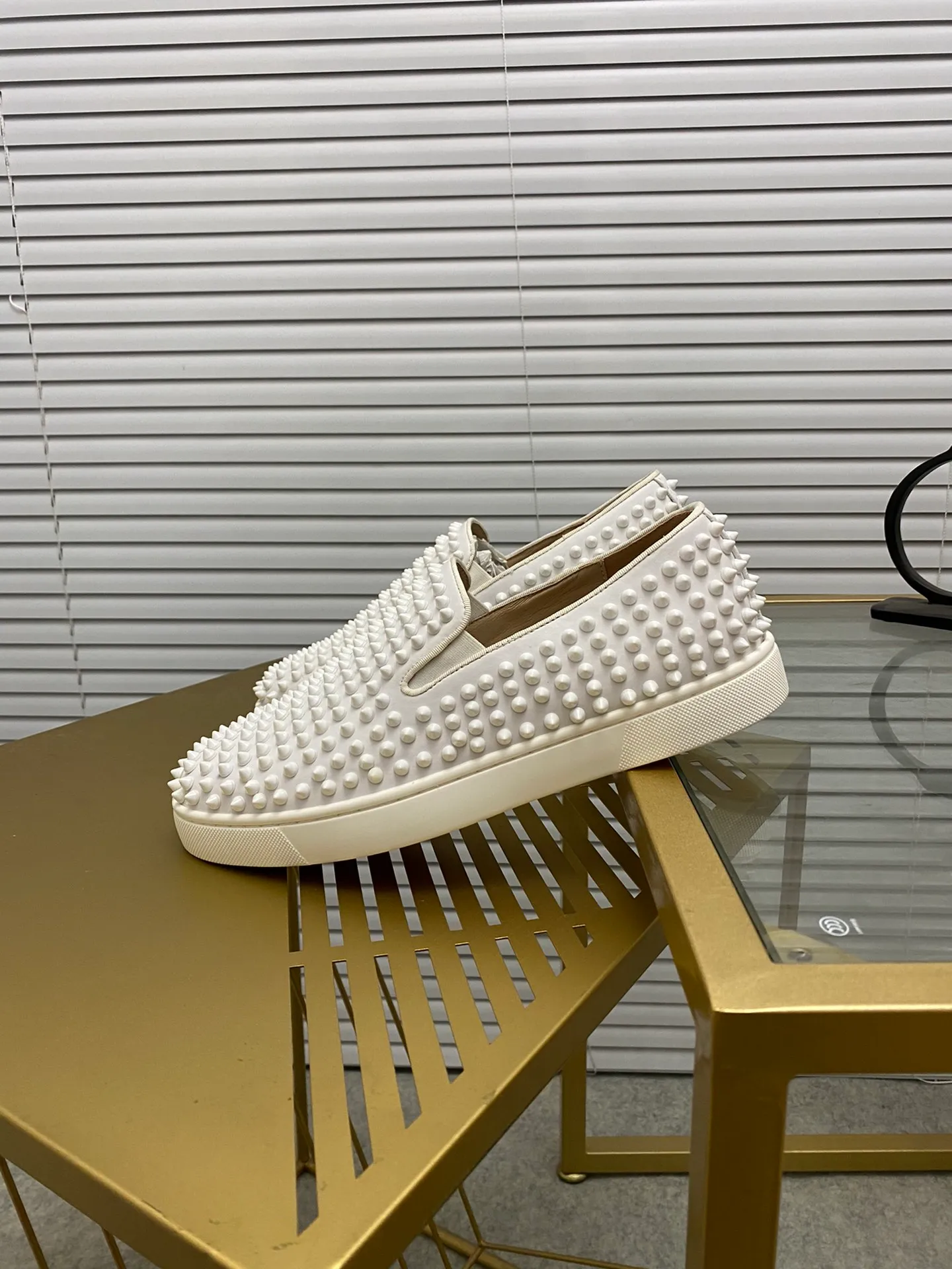 Ex-factory price 480. christian louboutin (CL red sole shoes) counter nail series, high-top casual sneakers for couples 📢 📢 📢 Exclusive hot style release 🎈🎈💪 Movable latex feet 👻 Finished outsole stitching line [satisfied] 😝Female 35-40# Male 38#-46, global supply😝 [Top version]: Original imported cowhide upper, top original leather lining, original molded TPU outsole, original 1:1 detail processing, original shoe last, large quantities in stock, rest assured as shown above